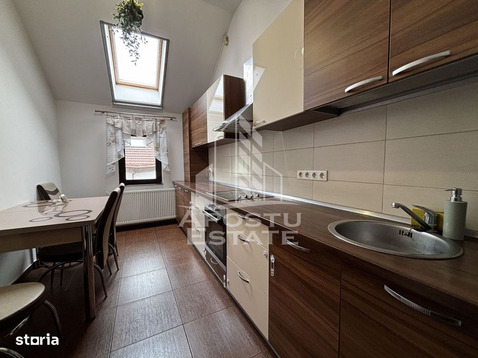 Mansarda inalta cu 2 camere de vanzare, loc de parcare, Dumbravita