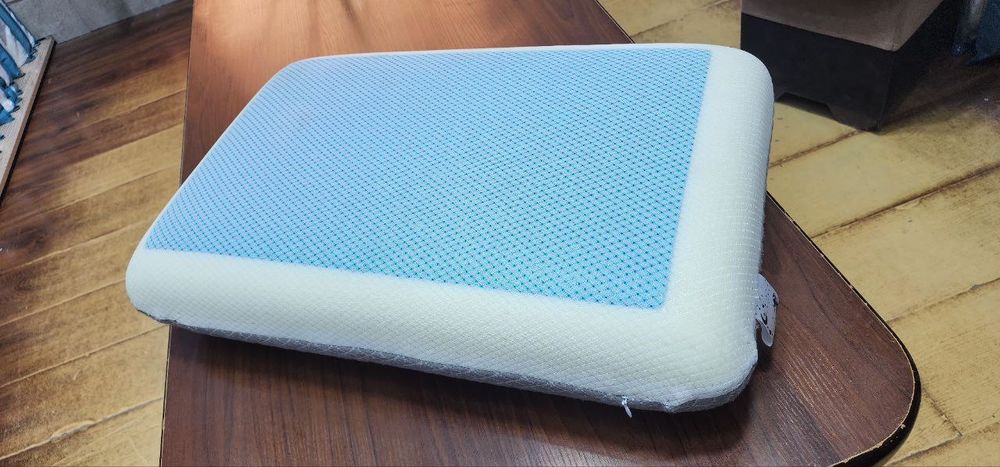 Подушка ортопедическая из латекса.