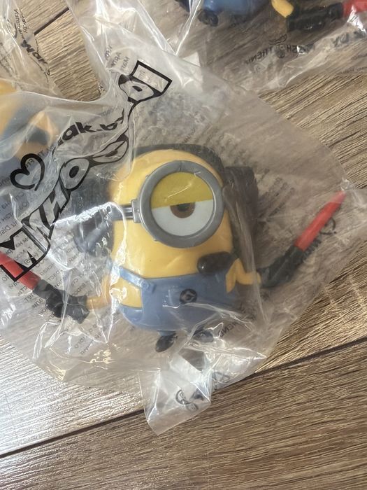 Игрушка миньон макдональдс