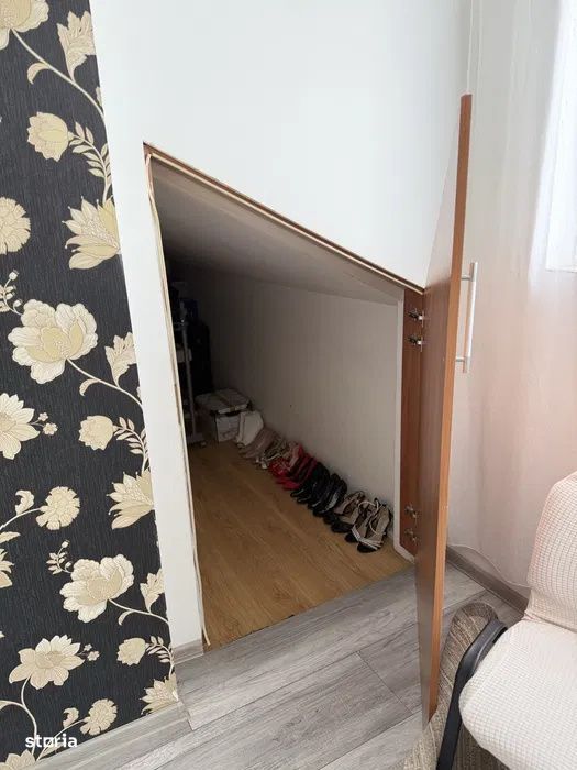 Apartament de vanzare 3 camere  50 mp 2 balcoane zona Floresti Florilo