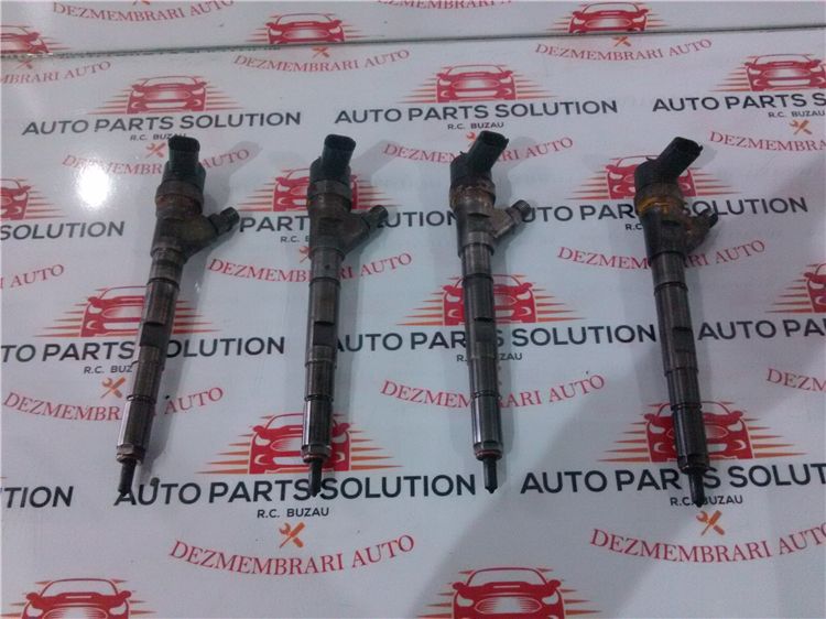 Injectoare ( 2 buc ) kia sorento 2.5 d an fabr. 2004