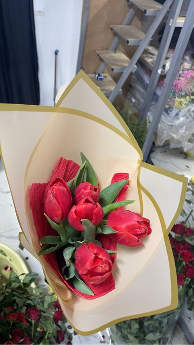 Тьюлпаны большие 800тг. Розы большие есть