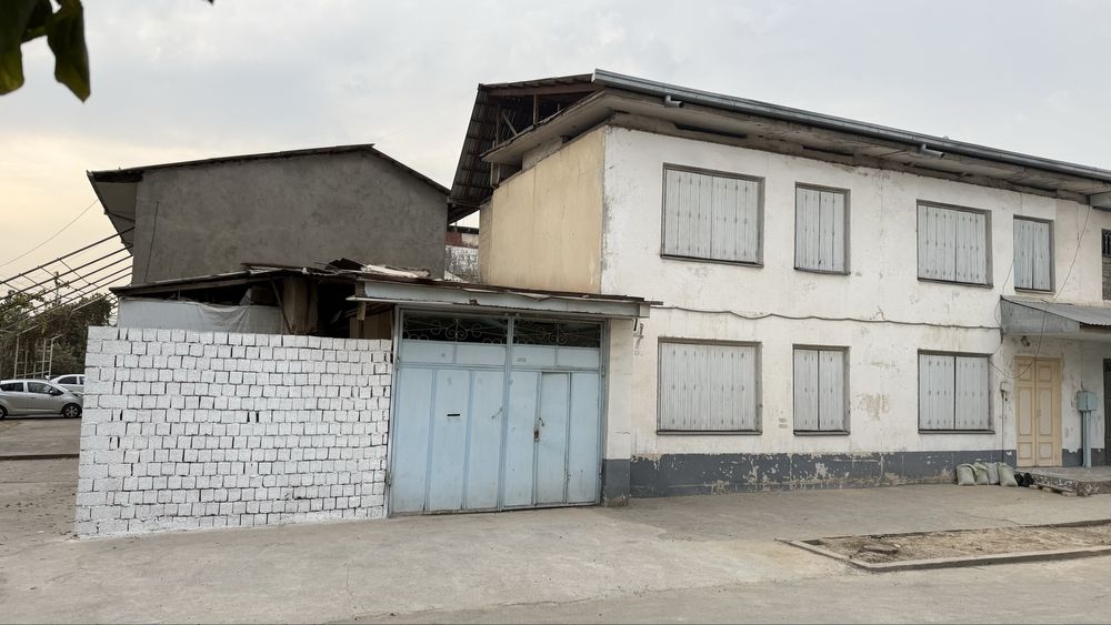 Arenda katej Uch tepa Taqachi 2,5 sotiglik 2 etaj uy