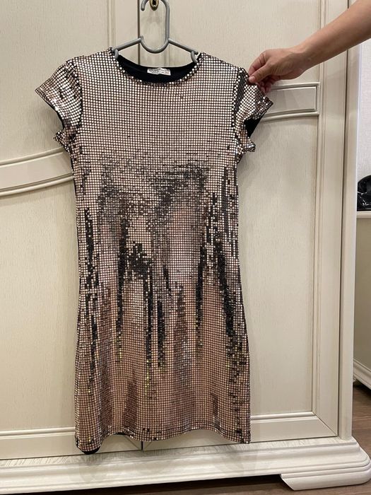 Продам блестящее детское нарядное платье