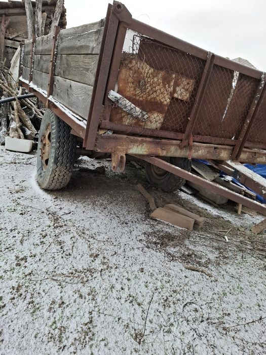 Vând remorcă baloti