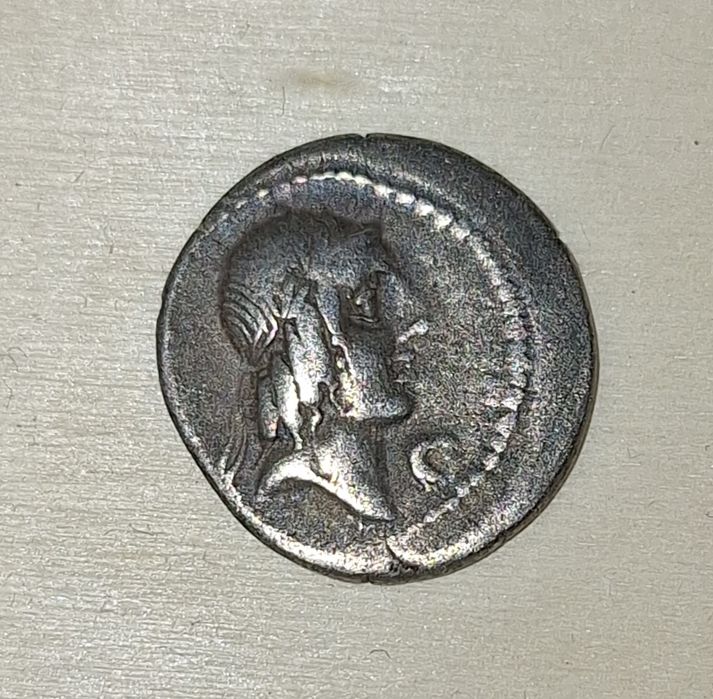 Vând denari romani antici pret per buc.