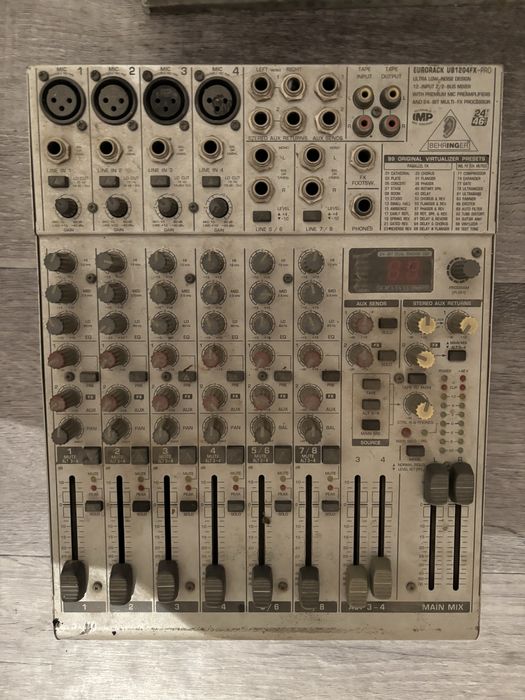 Продаеться усилитель