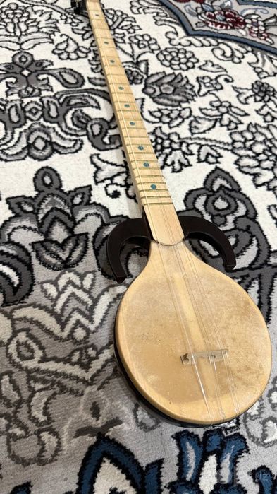 Qashqar rubobi holati yangidek