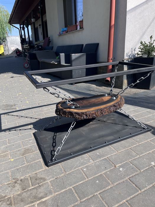 Masa levitationala stil indistrial, lemn nuc cu lanturi