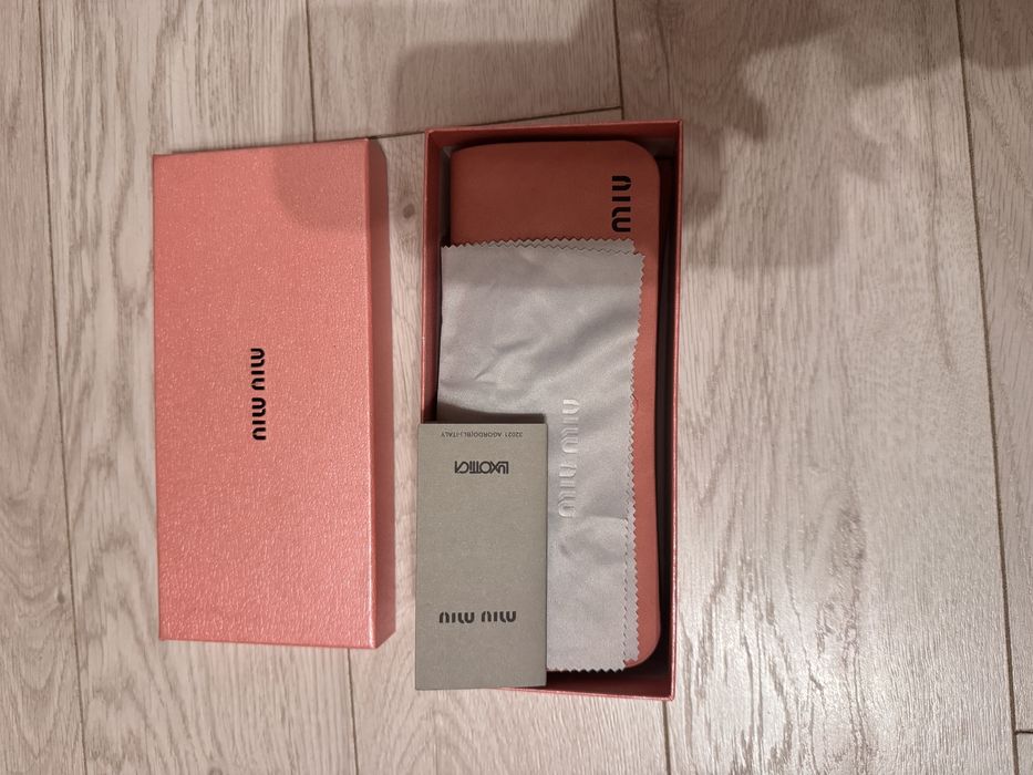 Слънчеви очила на Miu Miu