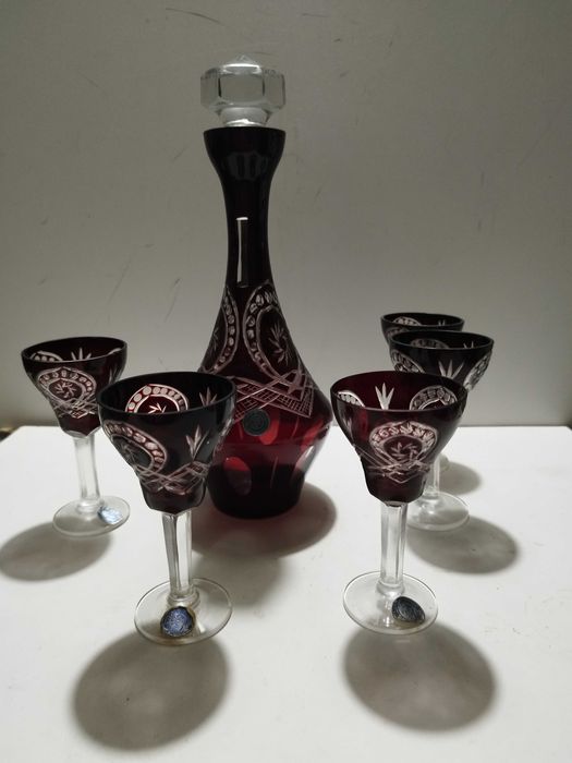 Кристални чаши с графа цветен червен кристал