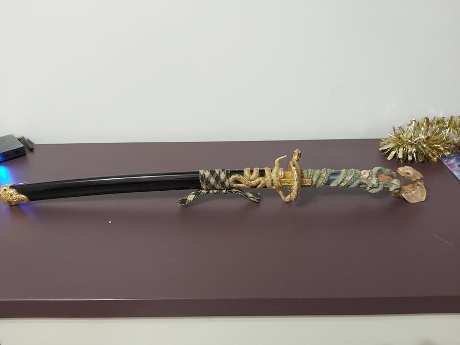 Decor sabie cu cap dragon