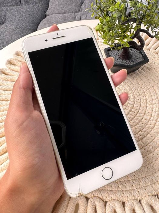 iPhone 8 Plus 64Gb 79% Baterie.