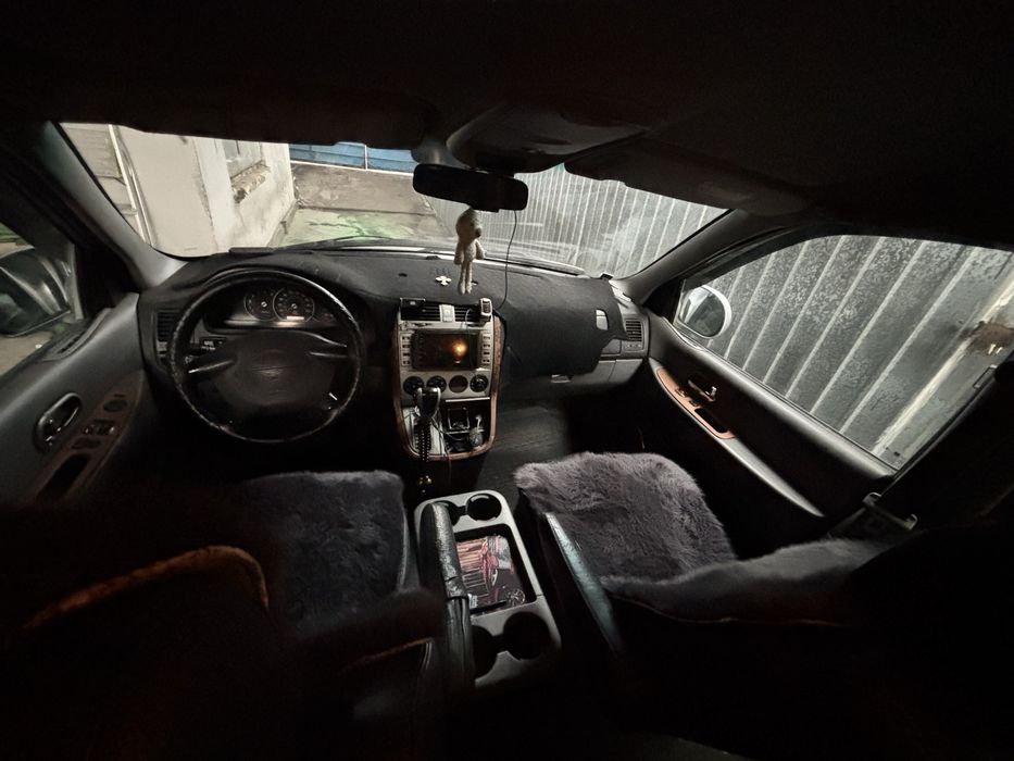 Продам киа карнивал 8 мест