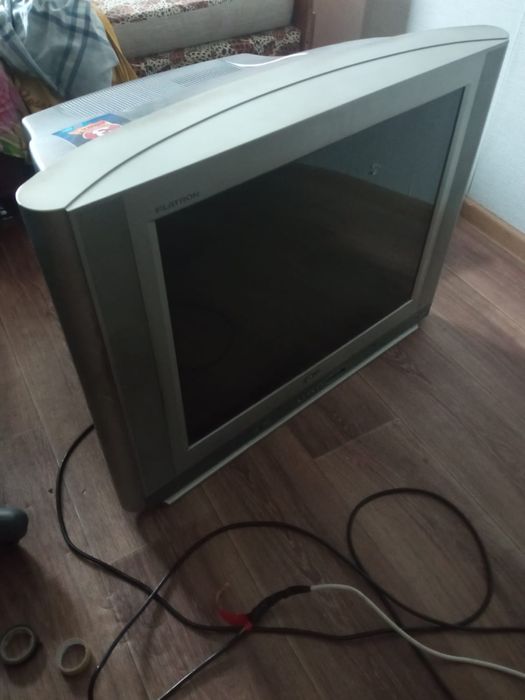 Продам старенький телевизор