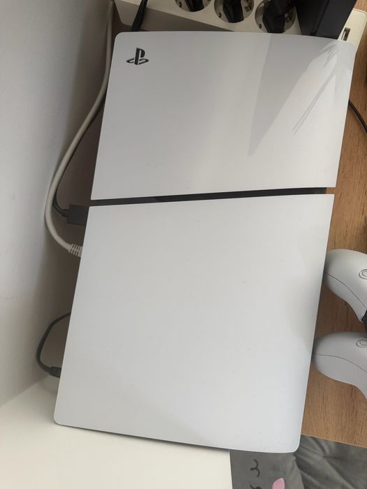 PS5 Digital Edition 1TB + 2 Controller DualSense + Stație Încărcare | IMPECABIL
