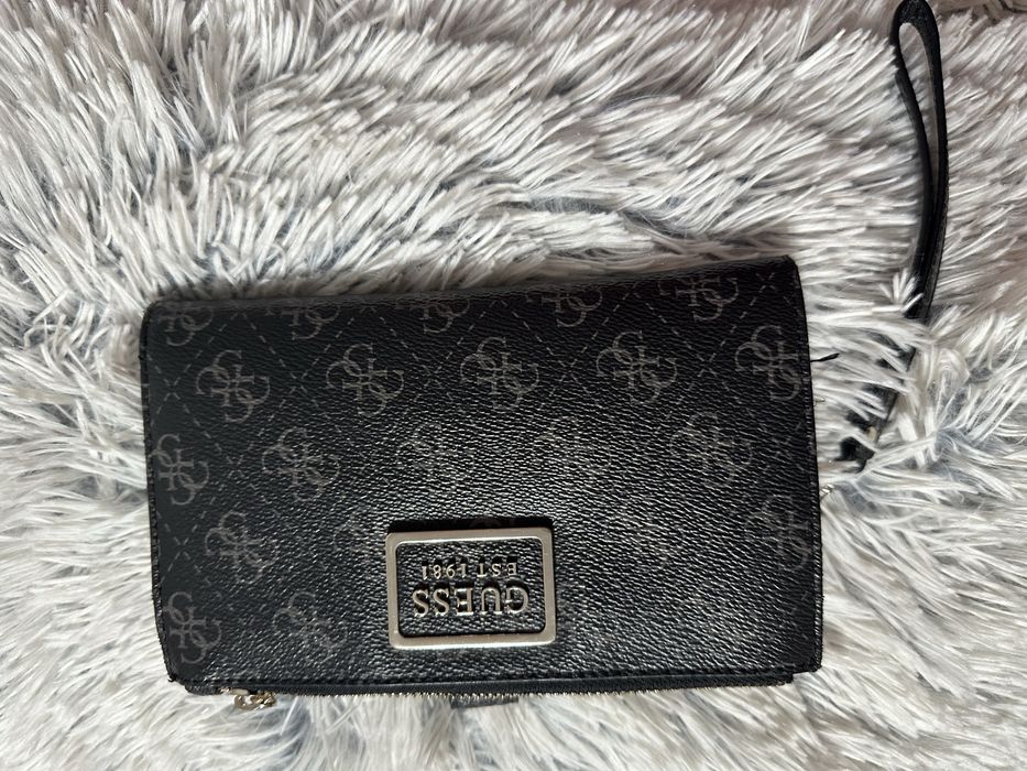 Чисто ново портмоне Guess