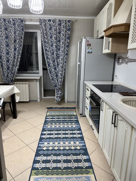 Продам 4-х квартиру в центре