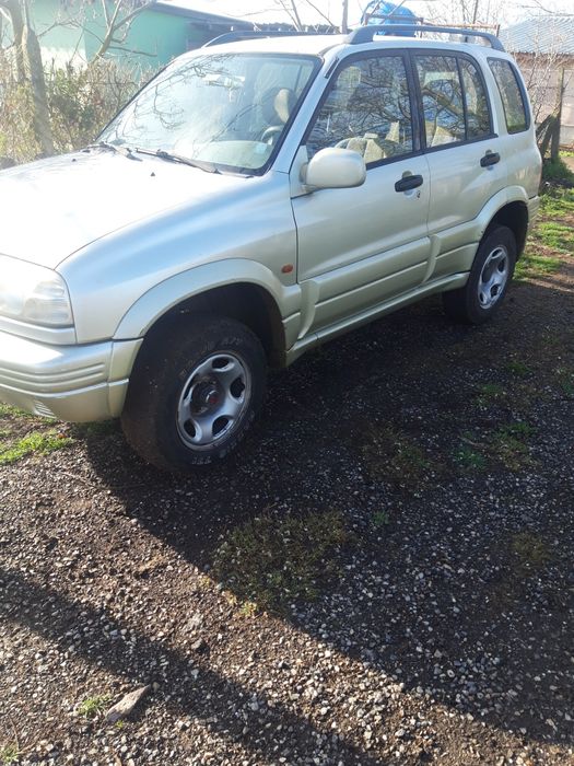Продавам Сузуки Гранд Витара 2000 куб.128 к.с.Газова уредба,повдигнат