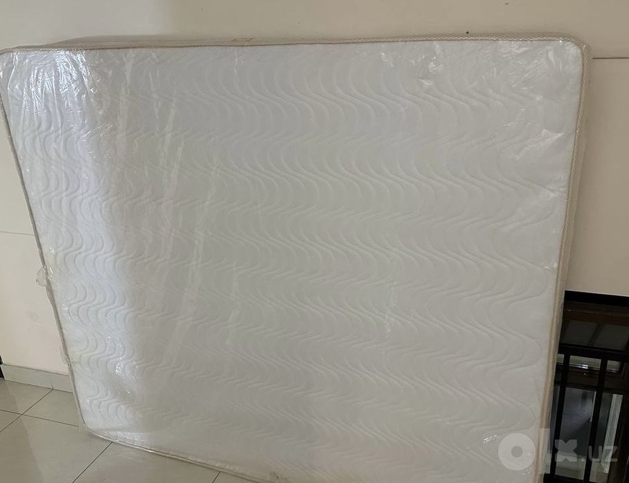 Matras yangi yumshoq sotiladi uzunligi 210 ga 175 eni