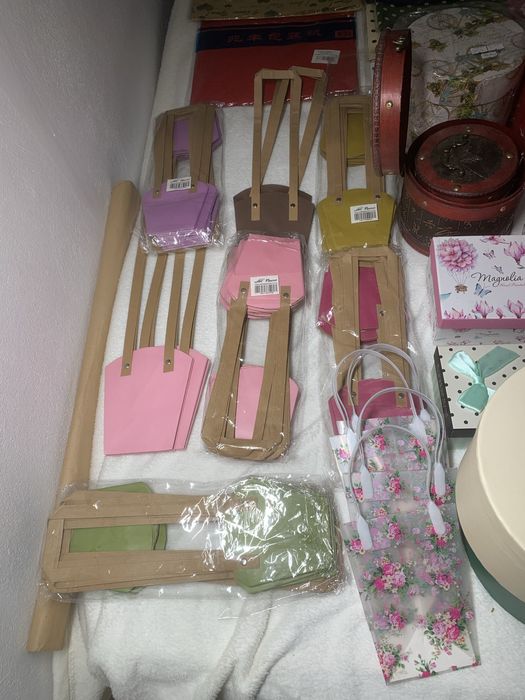 Hartie celofan pt aranjamente florale, burete uscat, cutii diverse