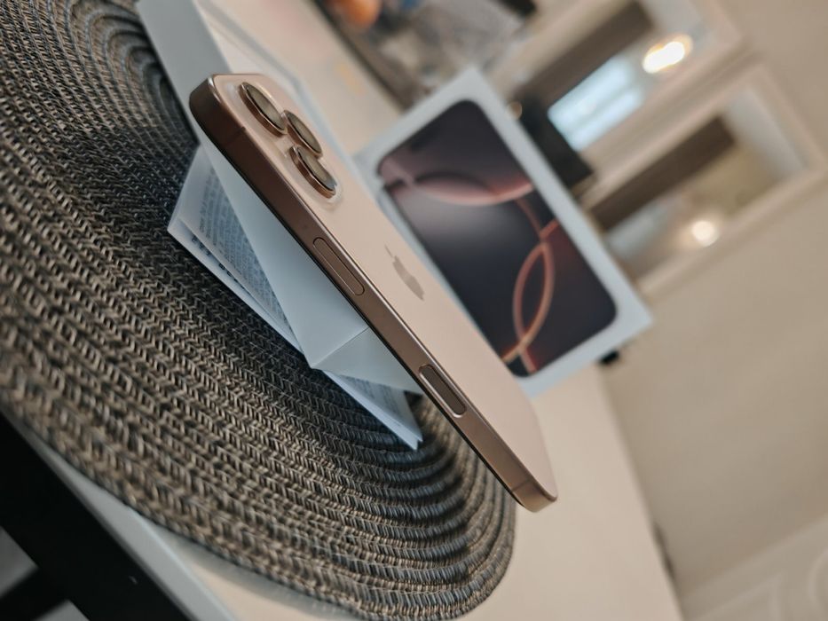 İphone 16 pro 256 GB  Desert като НОВ
