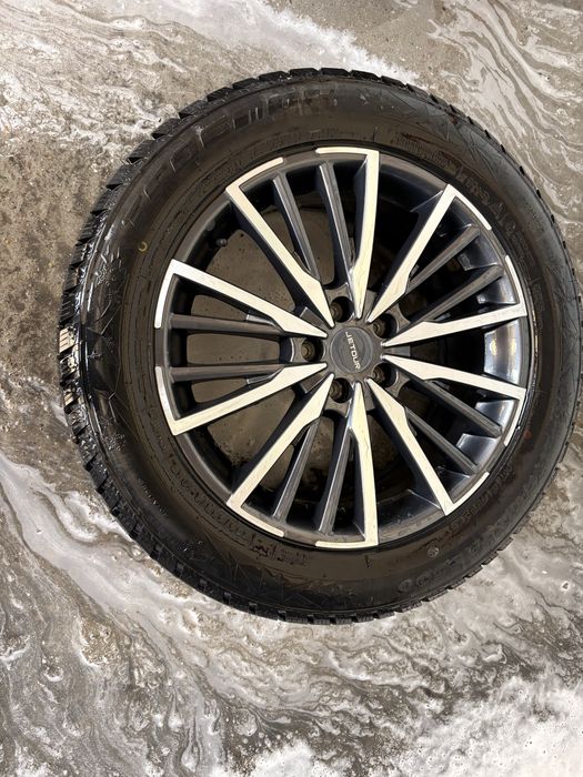 Комплект зимней резины и дисков