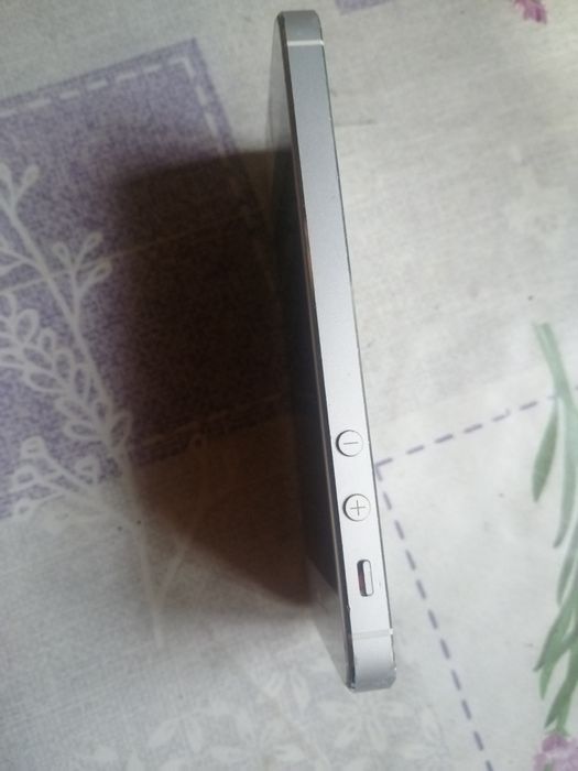 Vând Iphone 5s. Trebuie resetat din fabrica. Pret 160 lei