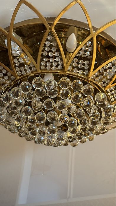 Люстра золотистая