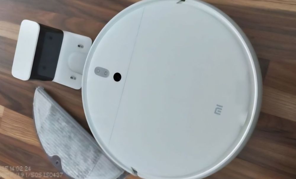 Curatenie camera Aspirator robot