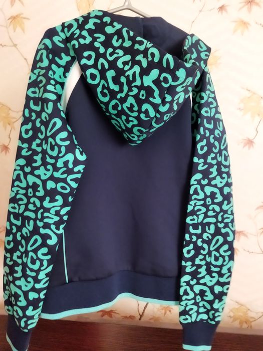 Кофта спортивная