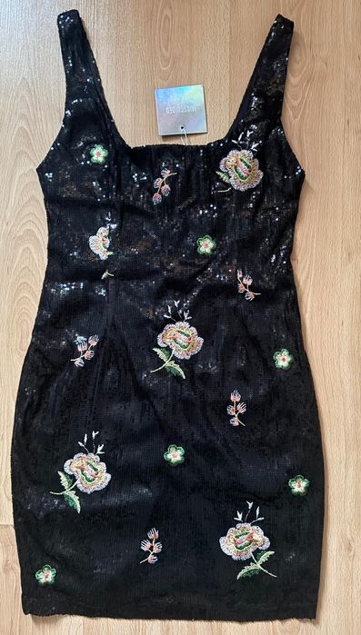 Новое нарядное платье