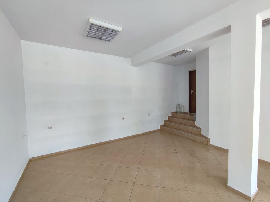 Дава се под наем Магазин в Нова Загора - 56 кв.м за 336.6 € - Снимка #8