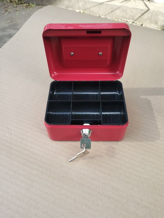 Метална кутия за бижута размер 15/11/8 см