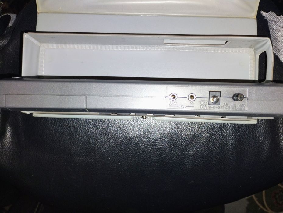 Vând/schimb masina de ritm boss 220