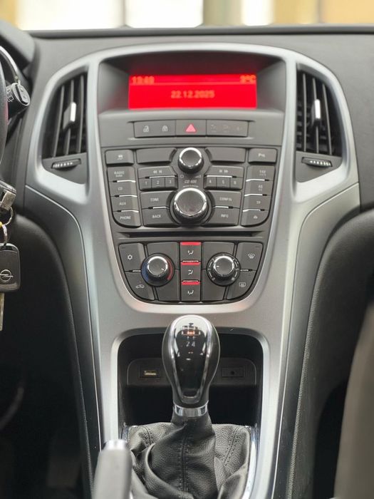 Opel Astra Edition Facelift 2014