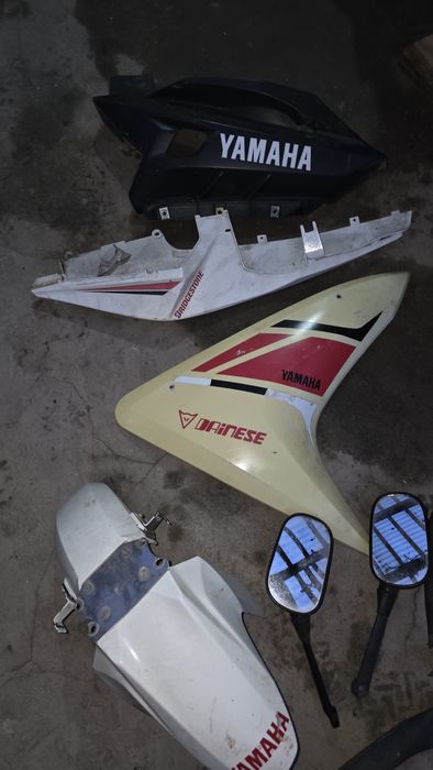 Vând piese yamaha yzf r125 gen1