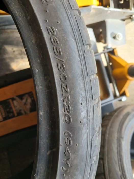 Гуми 265 30 20 2 броя.
