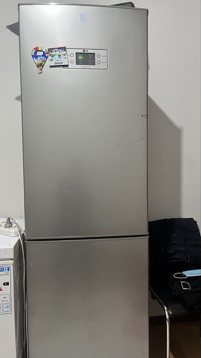 Продаютсия Холодильник LG