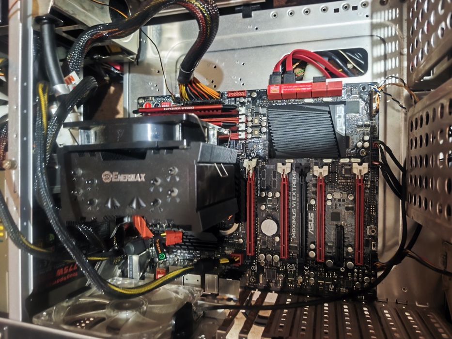 Kit: i7 4770K + Placă de bază ASUS ROG Maximus VI Extreme + 16GB RAM + Cooler Enermax