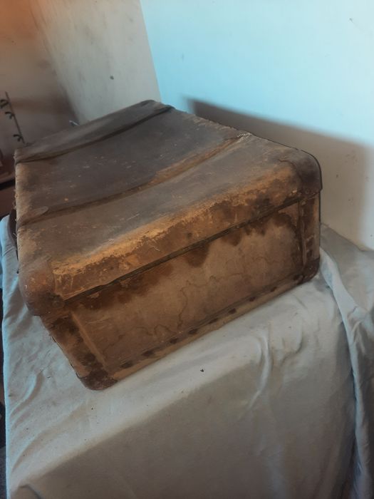 Ретро картонен куфар за декорация и реставрация