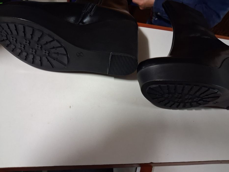 Ghete dama nr 36 noi,piele naturala