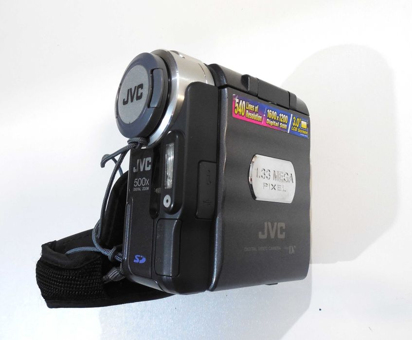 Vand  camera Video miniDV JVC DX300 si camera Canon video 8mm