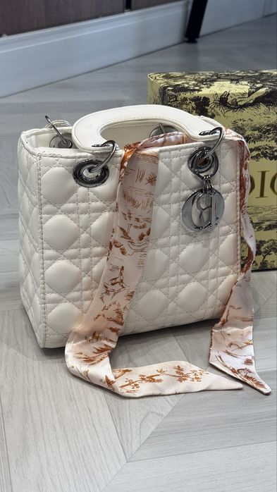 Белая сумка Dior Lady — качественная копия