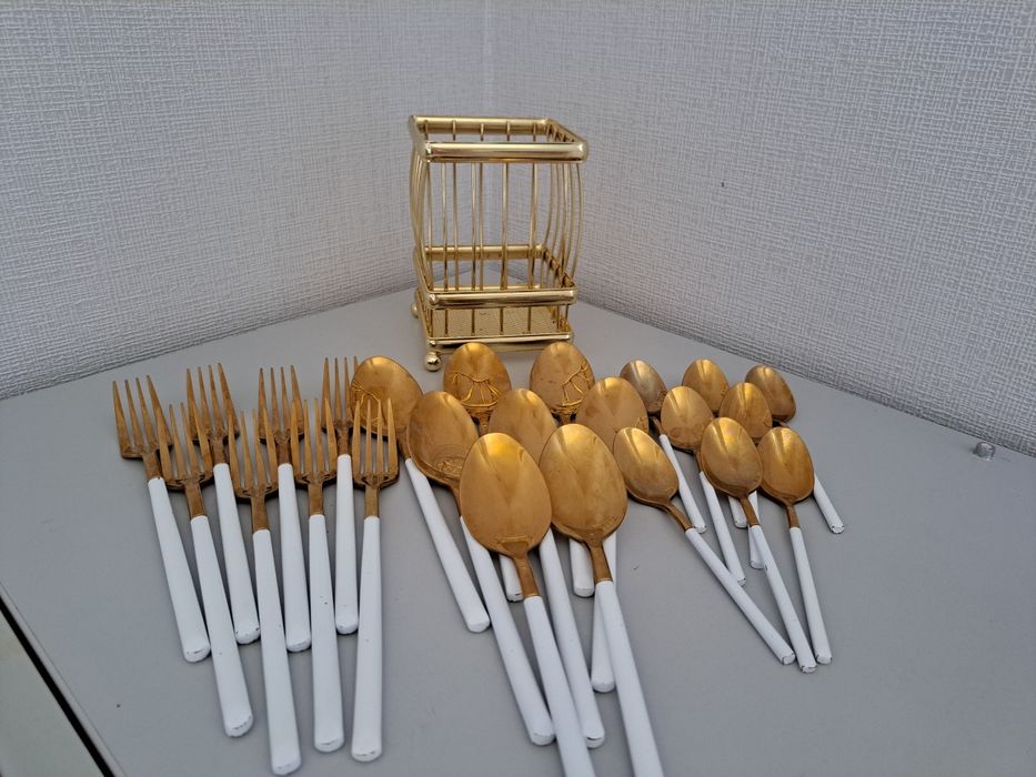 Продам  набор столовых приборов