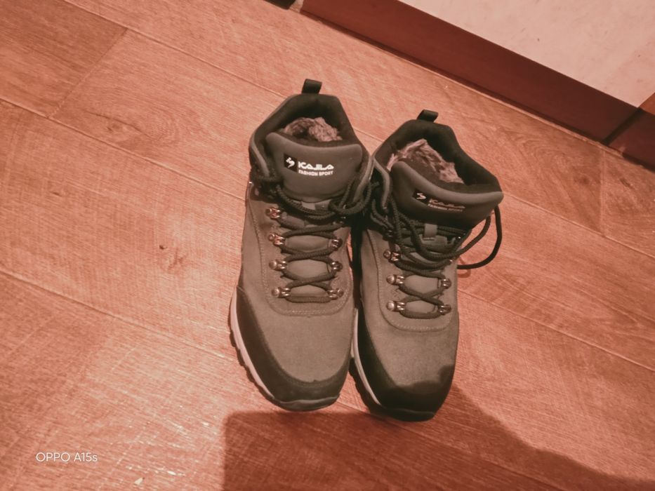 Продам зимние кроссовки 42 размер