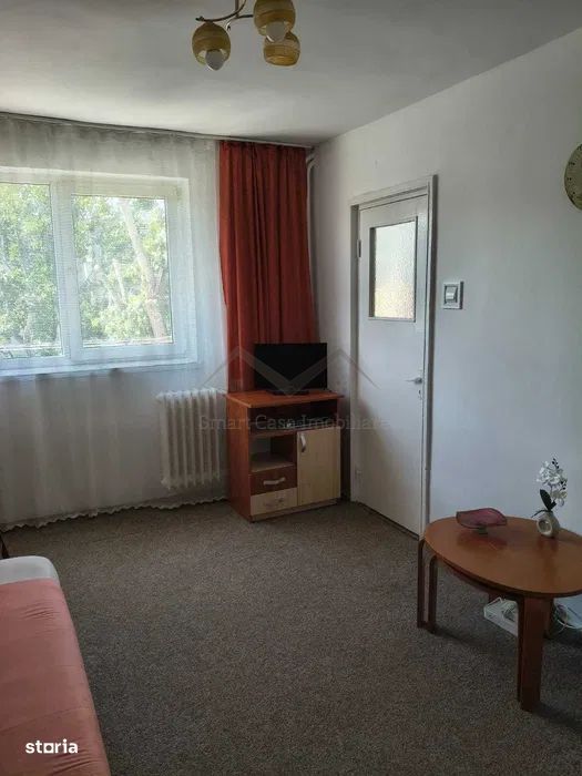 Garsoniera Alexandru etaj intermediar in bloc de apartamente