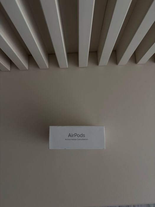 Apple AirPods 4 ANC