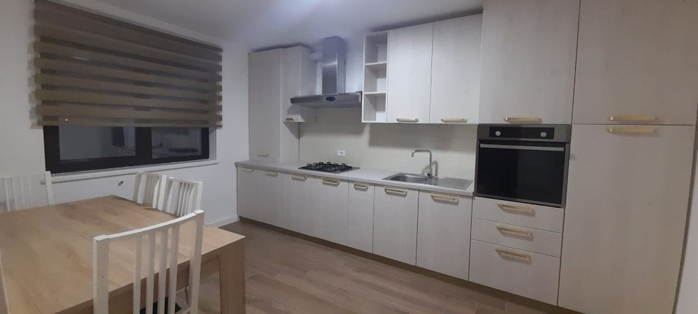 Inchiriez casă in duplex