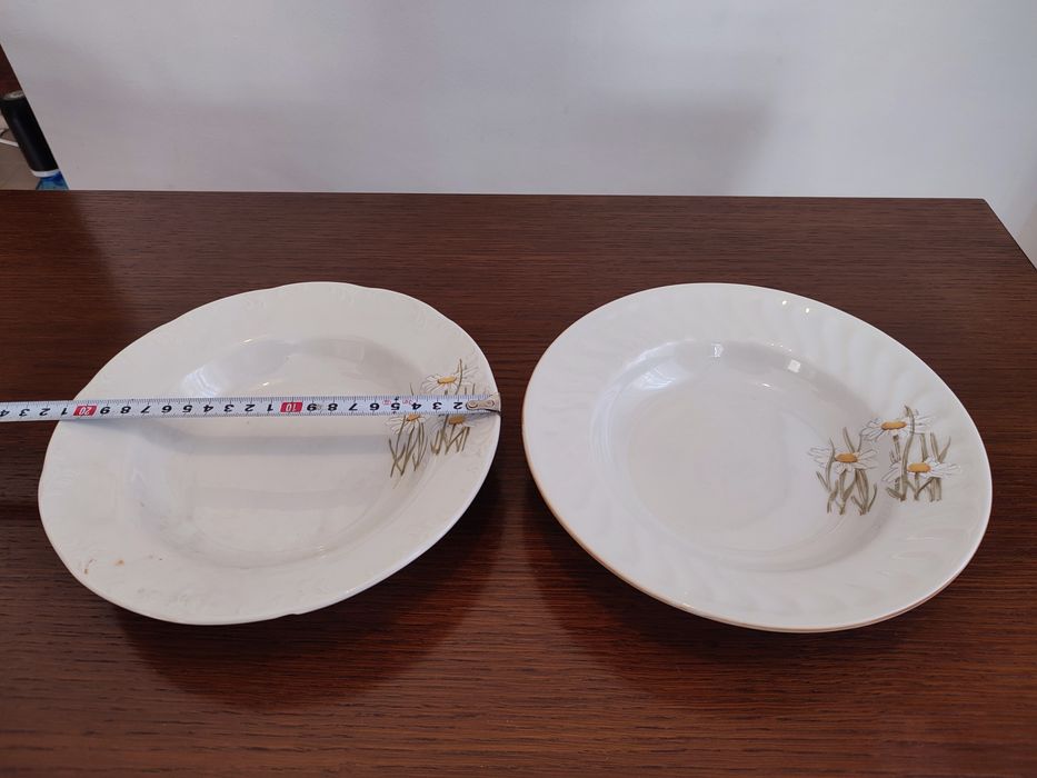 Порцеланови чинии и съдове